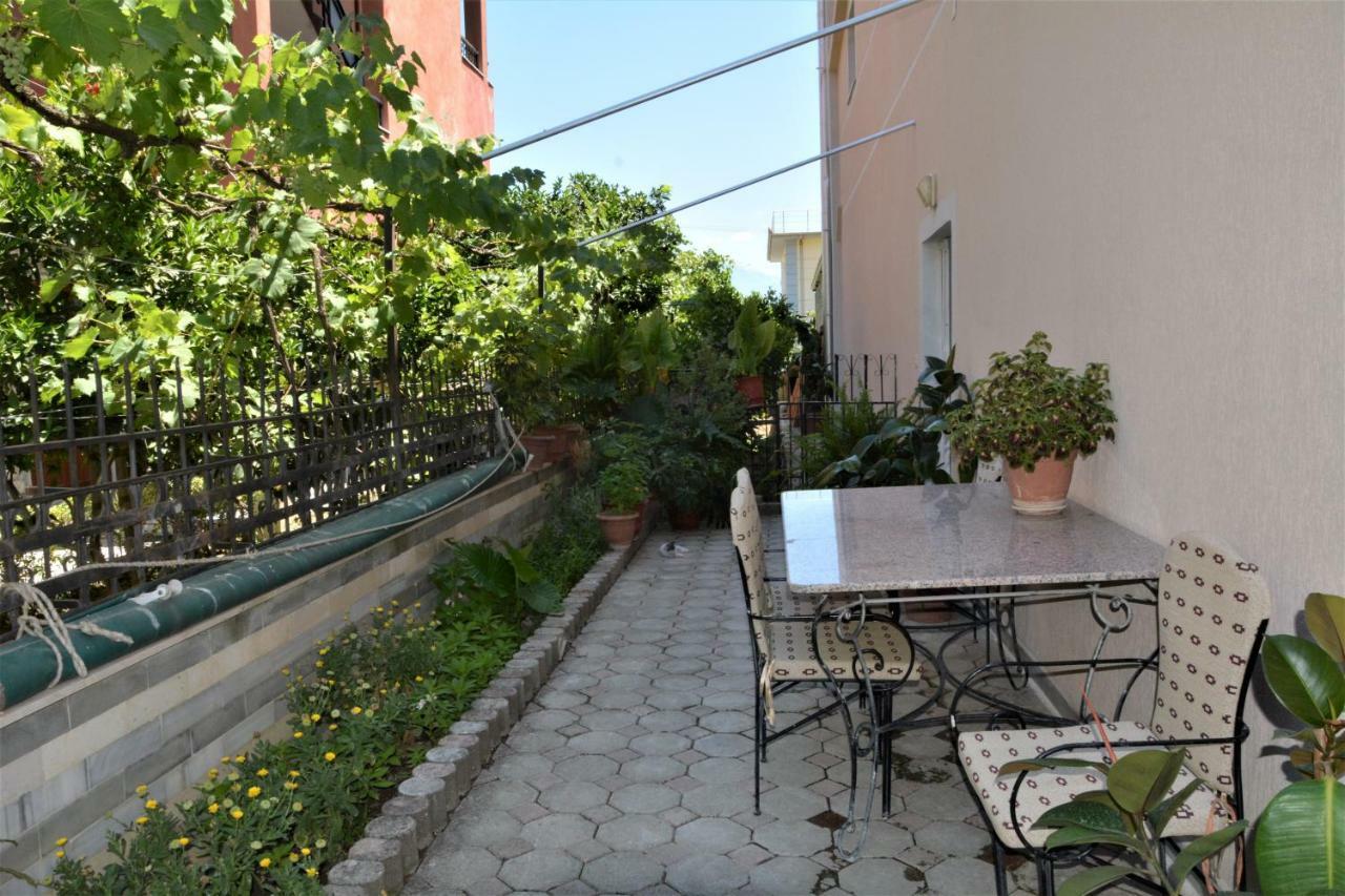 Hotel Vila Nino Berati Exterior foto